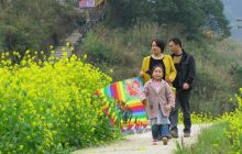 松桃县响水洞村发展旅游拨穷根