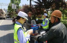 万山交警开展夏季摩托车交通违法行为专项整治行动