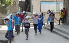 松桃县妙隘乡完小400多师生体验“地震逃生”