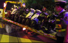 万山交警夜查整治“酒驾”“飙车”违法行为