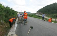 松桃加紧实施农村公路维护工程