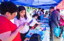 铜仁锦江广场举办2017年全国节能周和低碳日宣传活动