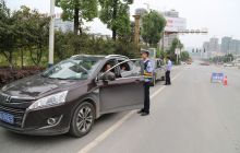 万山交警开展夏季道路交通整治行动