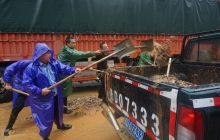 铜仁城管全力以赴抗洪抢险