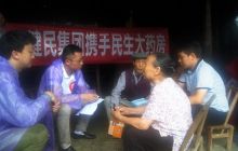 铜仁网携手爱心企业看望慰问困难群众