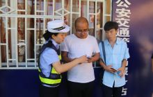 万山交警进驾校做好领证学员交通安全宣传教育课