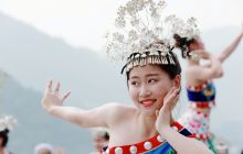 黔渝边区两乡镇携手进行民族文化展演