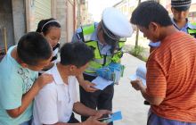 高速交警德江大队深入沿线村寨开展暑期道路交通安全宣传活动