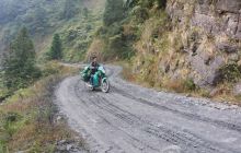 行走在梵净山下的“绿衣使者”