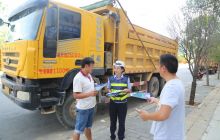 万山交警深入辖区货运源头企业开展交通安全宣传教育活动