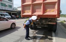 万山交警大队做好货运输车辆交通违法整治行动