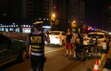 “看直播，长知识”万山交警带您亲临酒驾整治现场