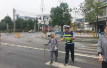 万山交警好人好事不间断传递社会正能量