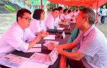 铜仁市举行万名医师医疗卫生健康扶贫大型义诊活动