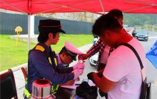 高速交警德江大队设置便民服务台温暖群众心