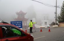 万山交警圆满完成国庆节期间道路交通安保工作