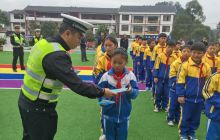 高速交警德江大队进校园开展冬季交通安全宣传活动