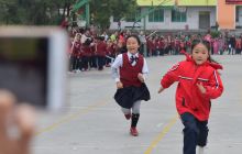 松桃二完小举行2017年冬季田径运动会