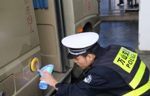 万山交警深入客运企业开展冬季交通安全检查工作