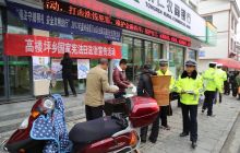 万山交警积极开展2017年122“全国交通安全日”宣传活动