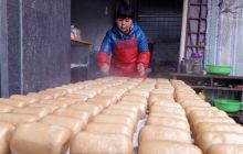 寨英古镇米豆腐成了抢手年货