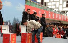 万山区易地扶贫搬迁抽签分房仪式举行