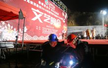 松桃供电局倾情服务助力百姓村门口办春晚