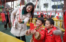 玉屏:萌娃欢乐闹元宵