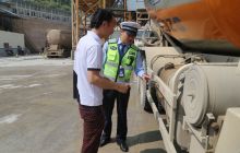 万山交警深入货运企业开展春季交通安全宣传教育