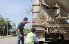 万山交警开展春季货车违法集中整治行动