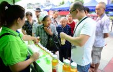 铜仁市阳光志愿者协会携手爱心企业义卖活动