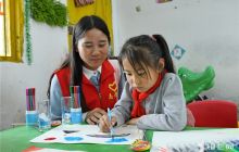 爱心人士走进松桃薅菜村小学关爱留守儿童