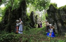 大兴镇高岩村民组举办高岩石林发现推介活动