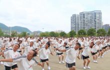 德江县2018年“全民健身日”千人广场舞展演场面震撼