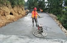 寨英镇水源村通组路托起百姓致富梦