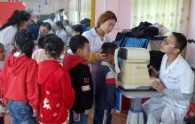 松桃教育眼镜视觉中心赴寨英开展视力健康检测