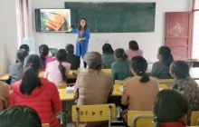 松桃县妙隘乡完小教师积极开展脱盲再教育工作助力脱贫攻坚