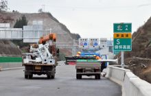 铜怀高速贵州段道路基础设施完善中