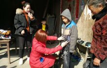 爱心人士情系山村贫困学生