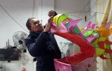 寨英古镇编扎滚龙迎新春