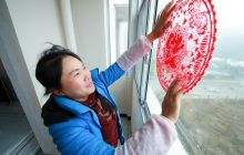 玉屏：易地扶贫搬迁群众新小区里迎新春