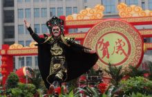 玉屏：多彩才艺表演过大年