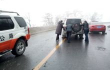 松桃路政加强公路巡查全力服务2019年春运