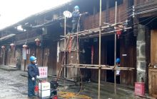 寨英古镇古建筑开展白蚁防治工作