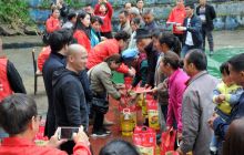 碧江区爱心企业节前慰问贫困户