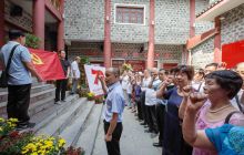 铜仁市老干局组织老党员重温党的誓言纪念建党98周年