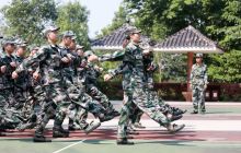 骄阳磨炼意志 汗水浇筑担当