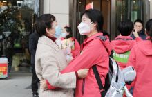 我市首批返铜的援鄂医疗队队员回家了