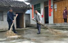 松桃县妙隘乡中小学教师助力美丽乡村建设