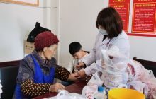 思南县凉水井镇免费开展老人体检与妇女宫颈癌筛查活动